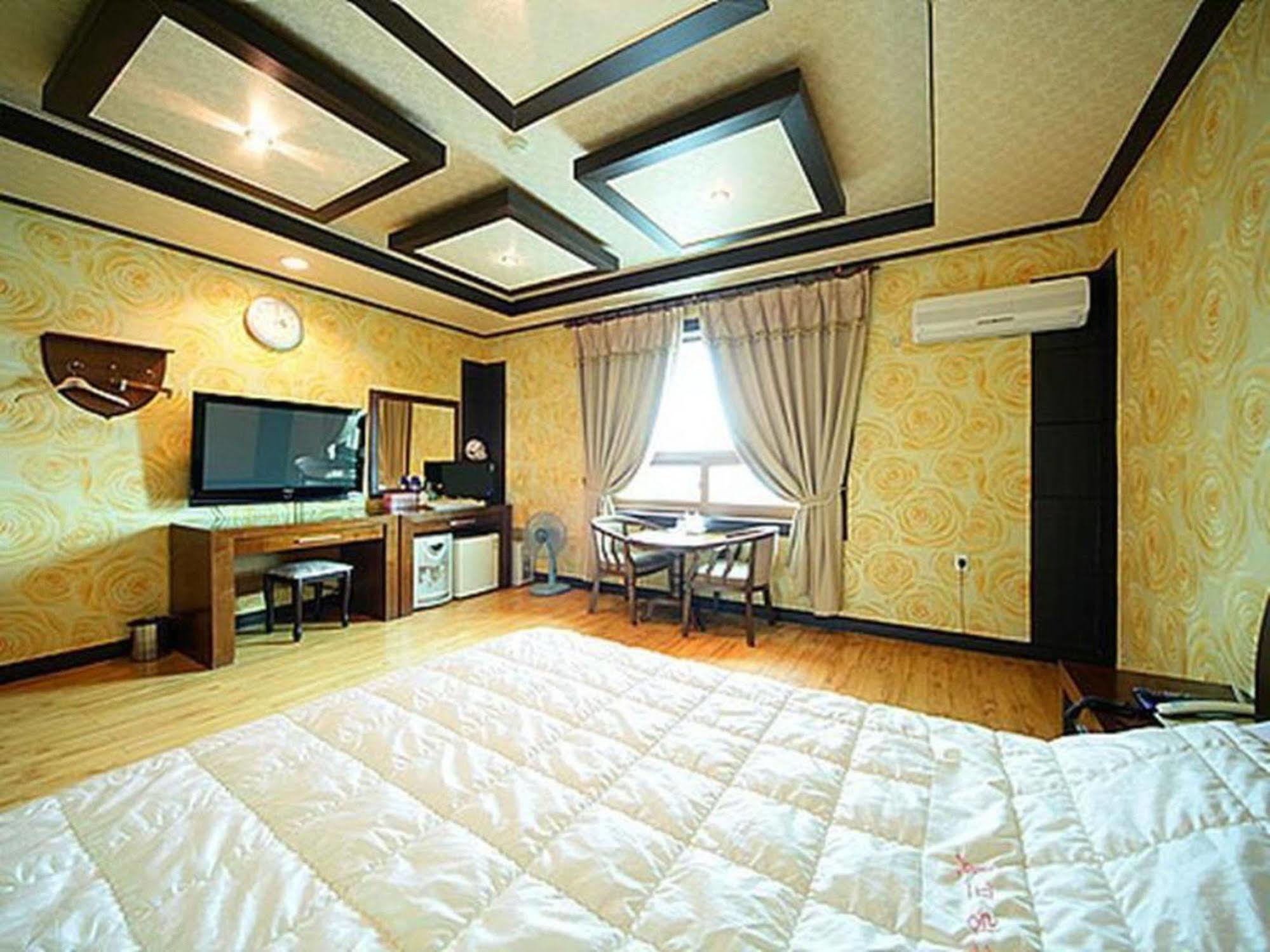 Am Ort Hotel Yeosu Exterior photo